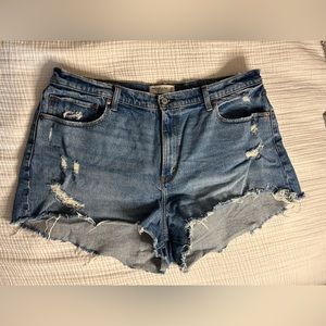 Abercrombie Mom Short High Rise